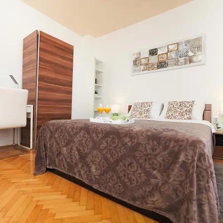 Paradise Apartment *