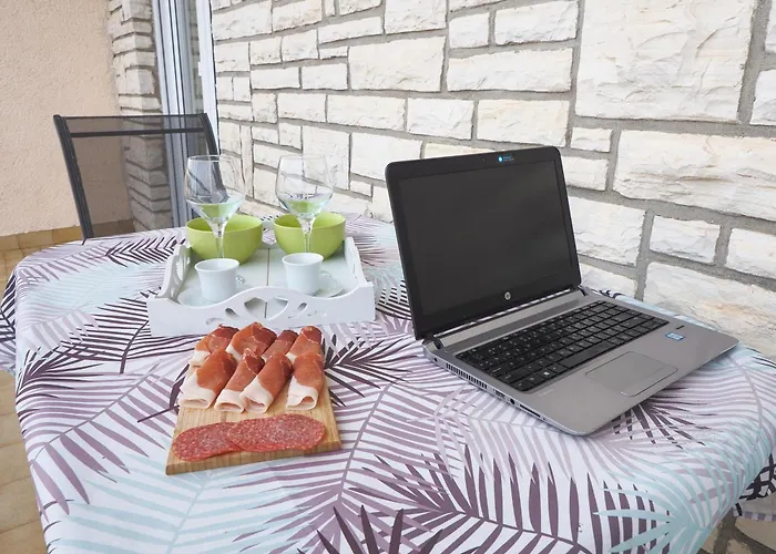 Beach Paradise Apartments *